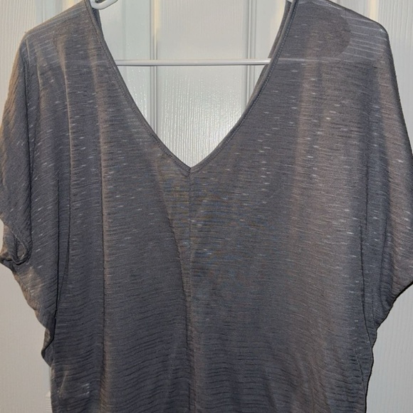 Light cute Express top in gray in a size small. - Picture 3 of 4